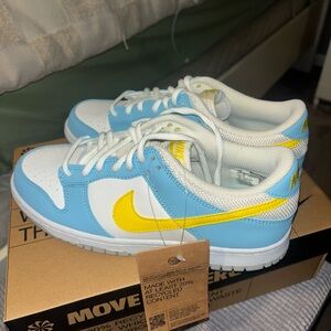 Nike dunk low size 6 kids